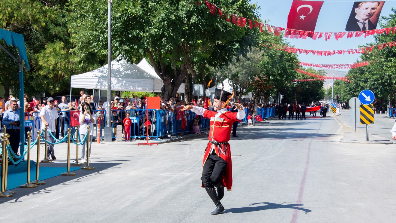 Selçuk Üniversitesi Öğrenci Toplulukları, Zafer Bayramı kutlamalarında büyük beğeni aldı